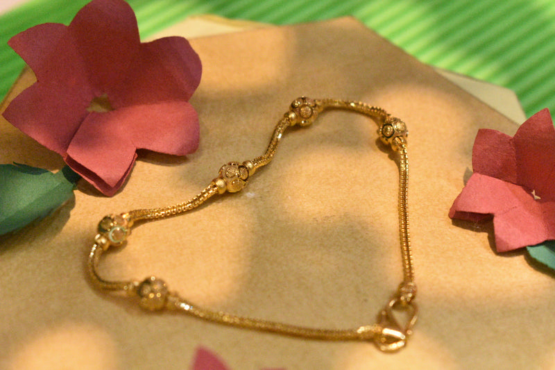 22K Gold Bracelet - AjBr52973 - 22K Gold Bracelet with diamond cuts and  filigree designs.