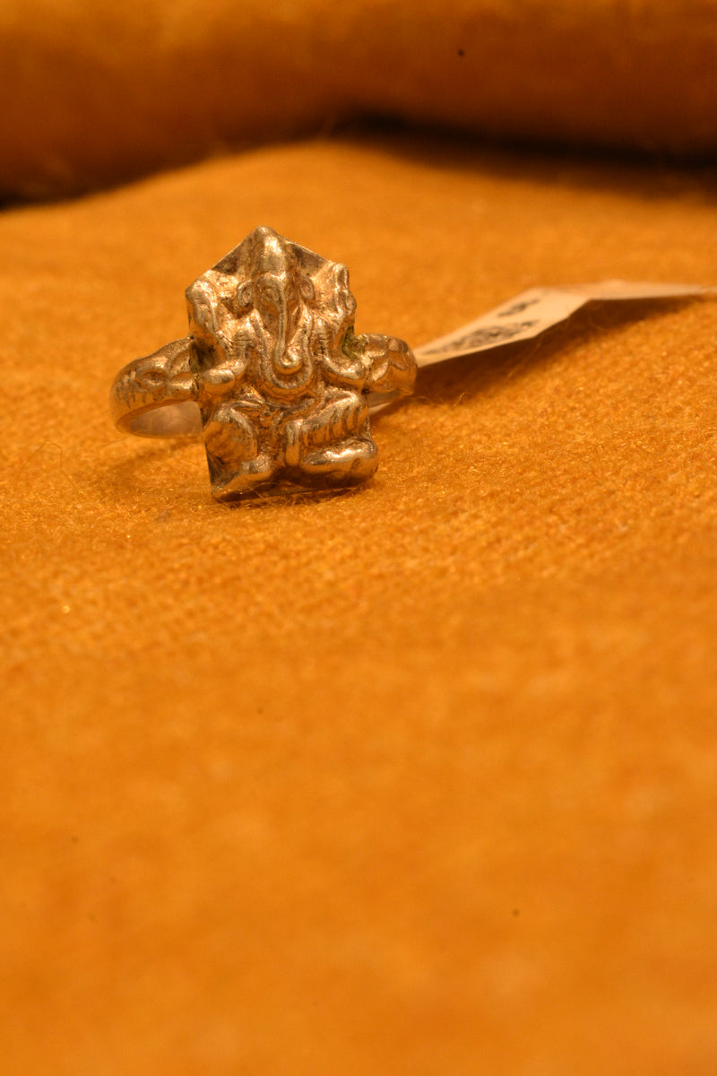 silver genesh  fancy ring common 68-42