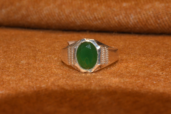 silver fancy stone green ring.68-253