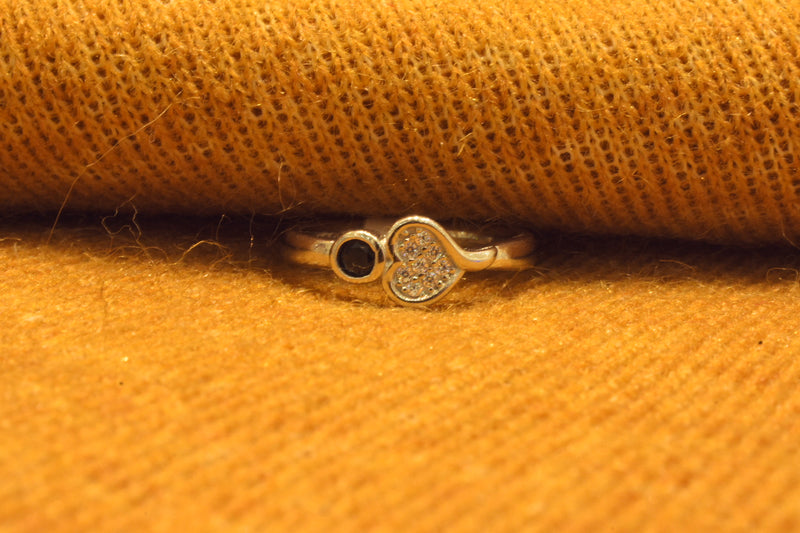silver fancy stone  ladeis ring.68-111