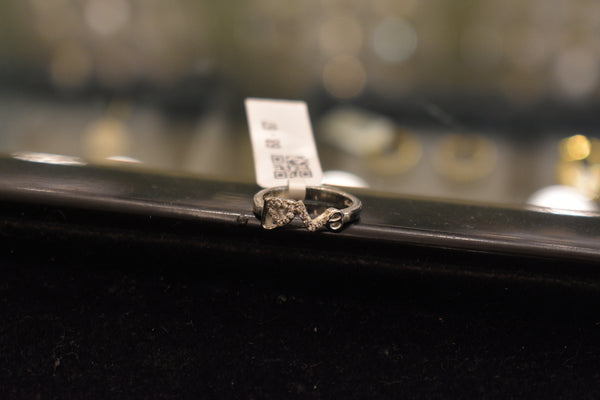 silver  fancy ladies ring.68-66