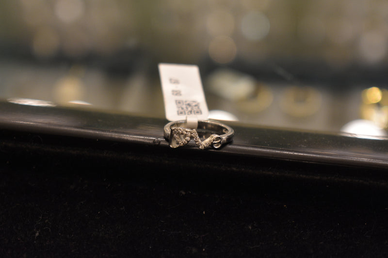 silver  fancy ladies ring.68-66