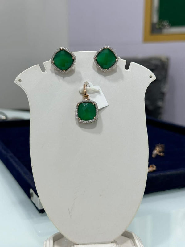 Eria Cutomised Emerald Solitaire Pendant set