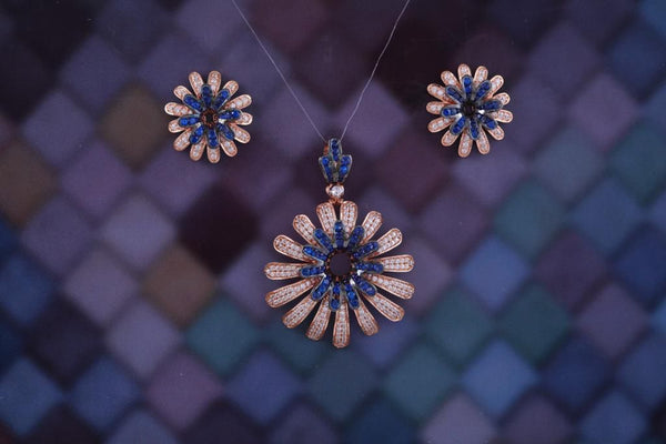Eria Customised natural blue sapphire pendant set