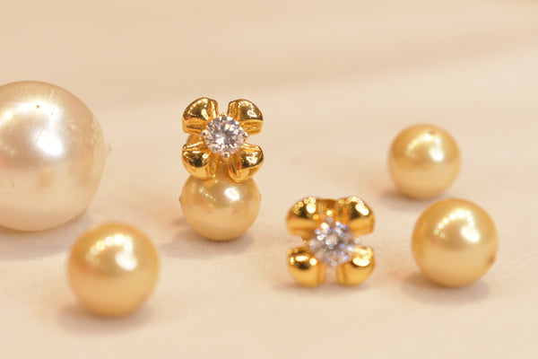 Eria 22K Swarovski (White stone), Yellow Gold- T32
